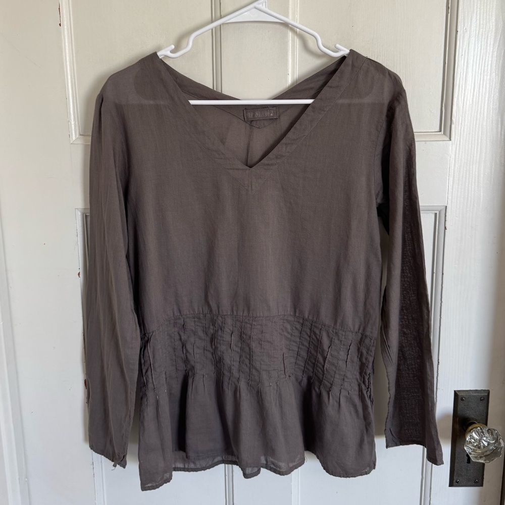 Cp Shades taupe gray top size small